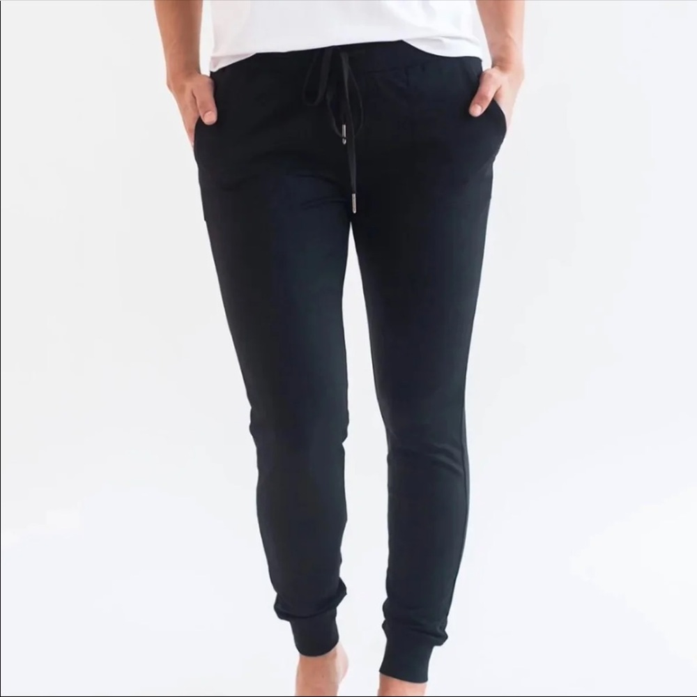 Black Unwind Jogger - Picture 4 of 11